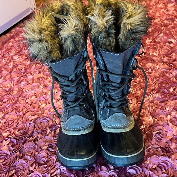 Sorel Joan of arc Gray and Black Winter Boots - Picture 4 of 13